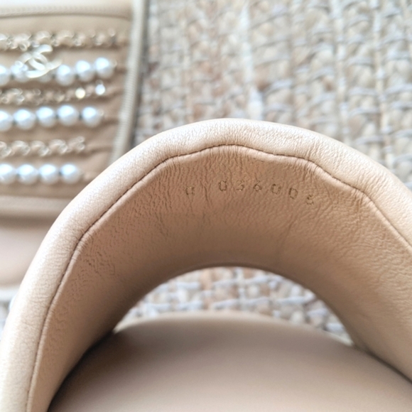 HP✨😍CHANEL✨20P💯CC Pearl Chain Slide Mules - Picture 13 of 13
